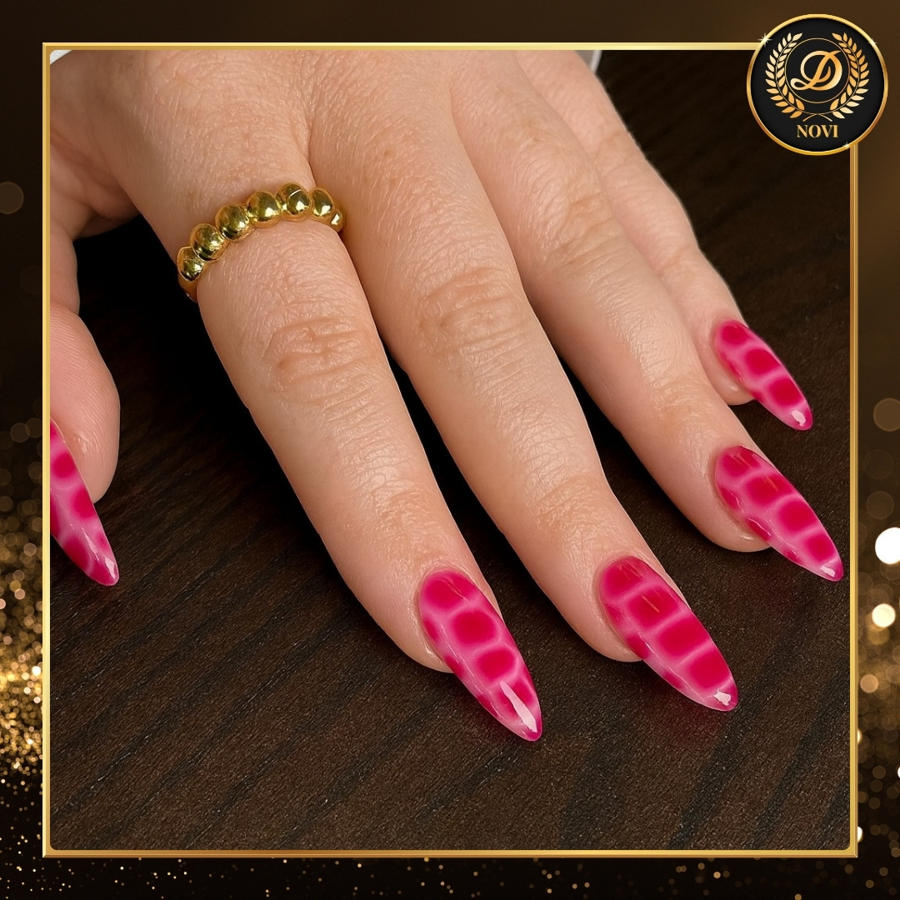 Nail design by Deluxe Nail Salon Spa 